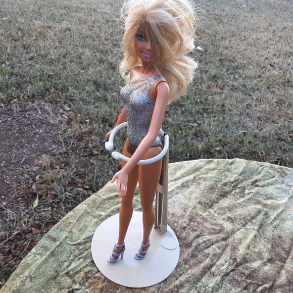 Barbie Modern Princess doll - Picture 3 of 3